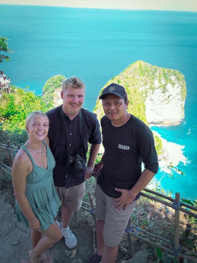 Tourist with Bali private drivTourist with Bali private driver at kelingking beach view point in nusa penidaver at kelingking beach view point in nusa penida.jpg