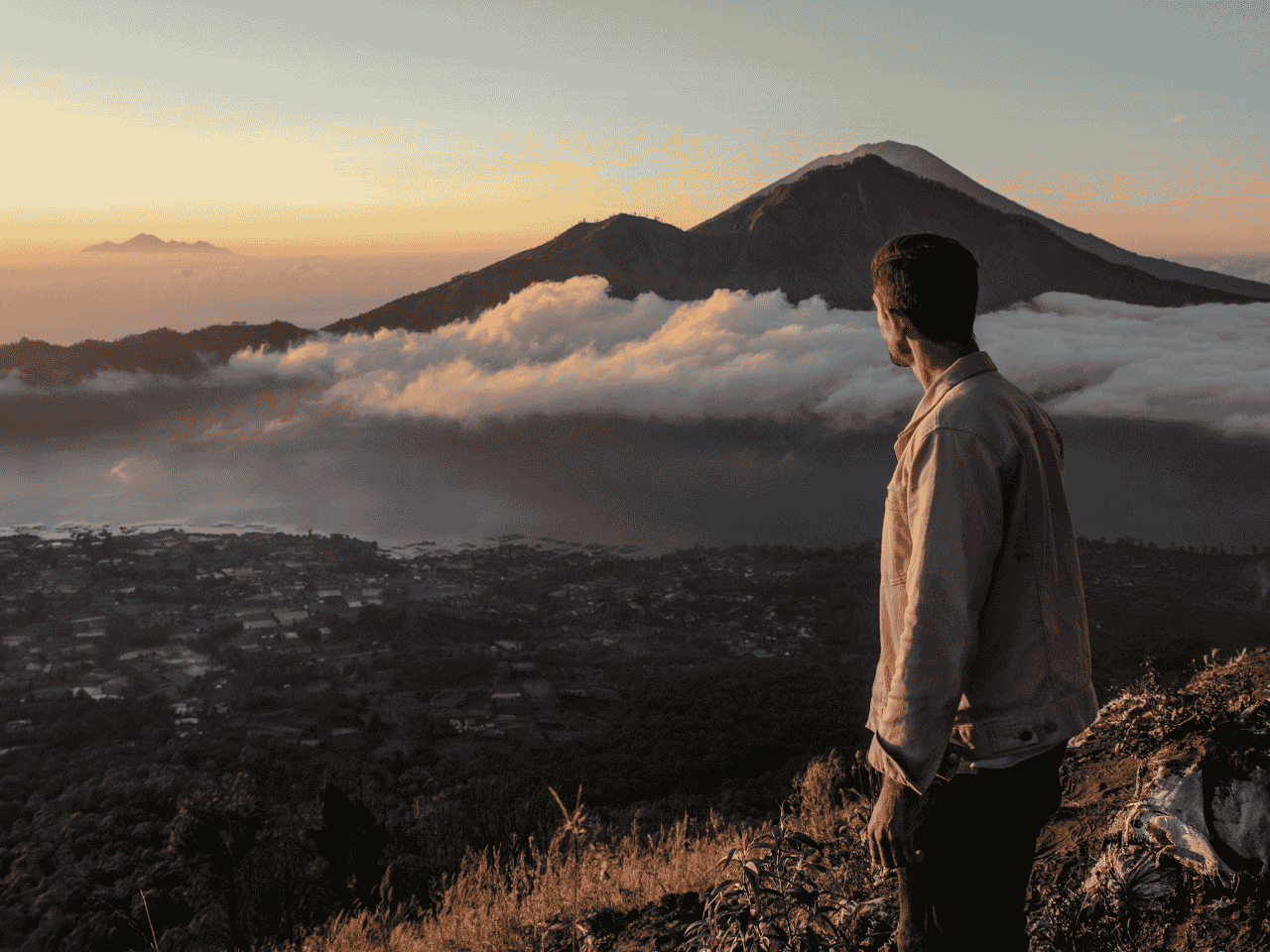 tourist at mount batur sunrise
