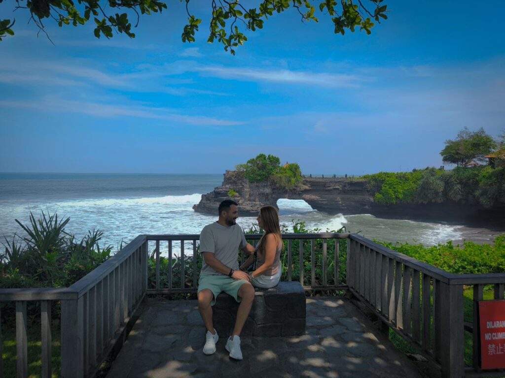 bali itenarary private driver tourist enjoy tanah lot temple