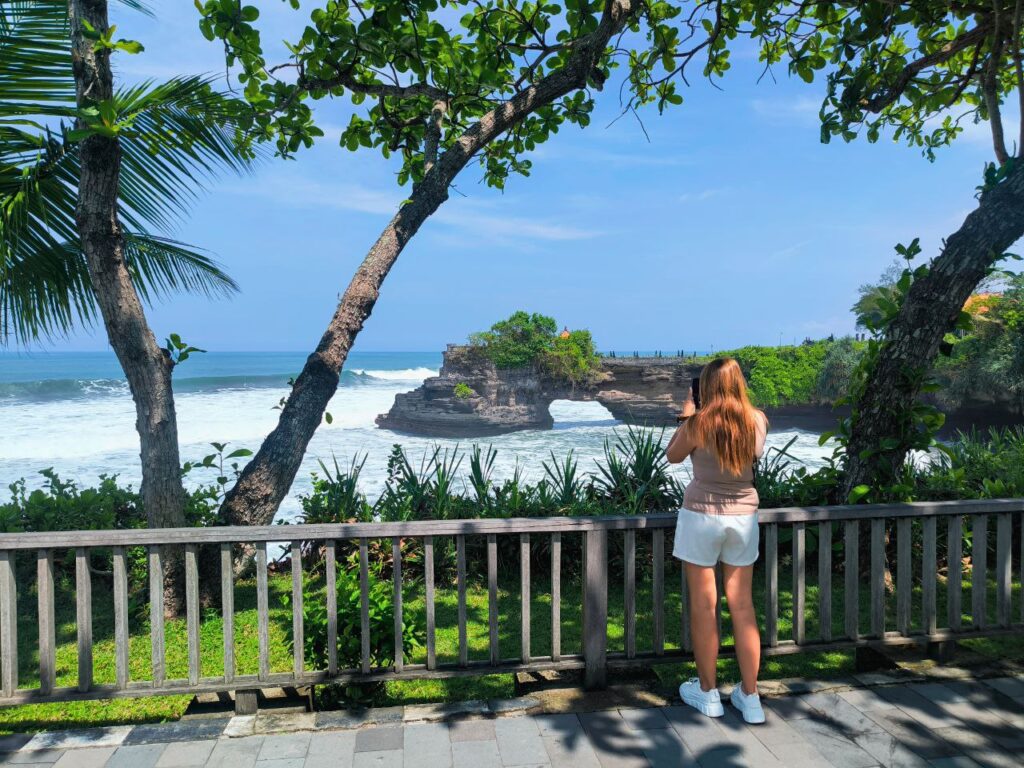 Ocean view from Batu Bolong Temple Bali.jpg