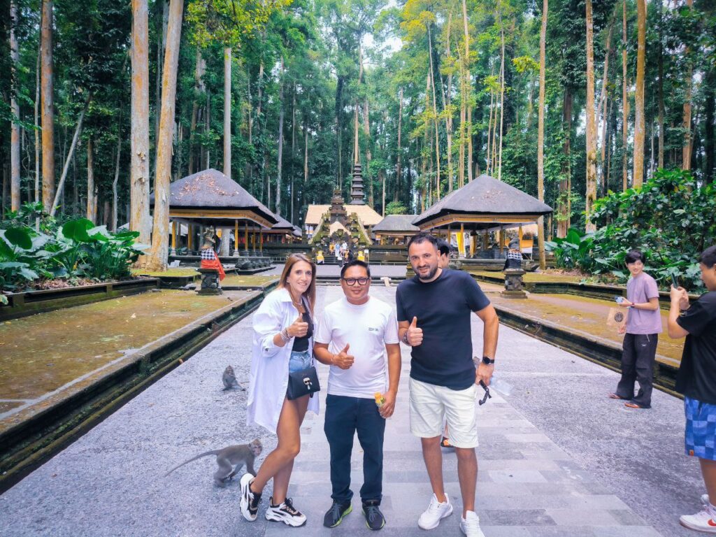 Ubud private driver with scenic monkey forest in Bali
