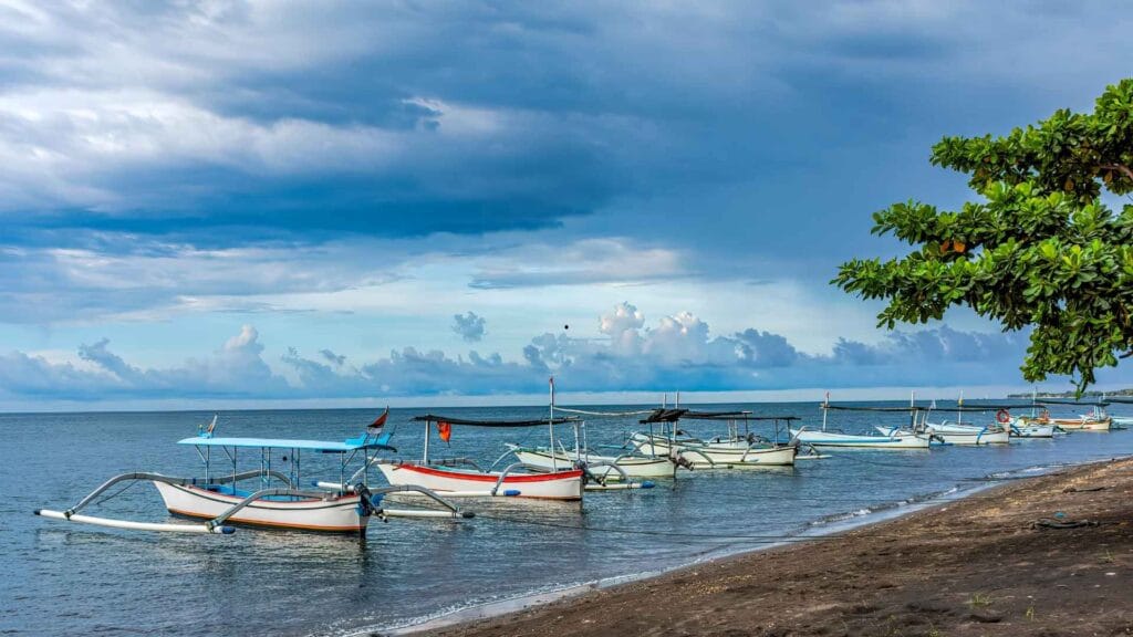 lovina beach dolphin watching tour with traditional jukung boat