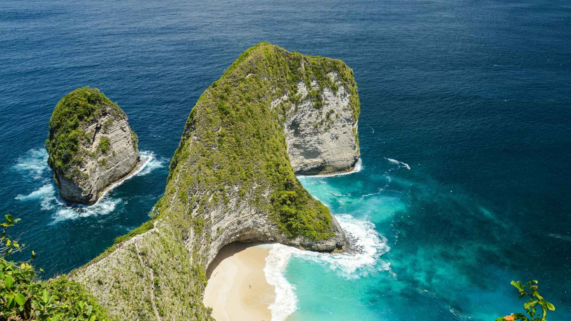 Kelingking Beach Visit Guide wit beautiful view