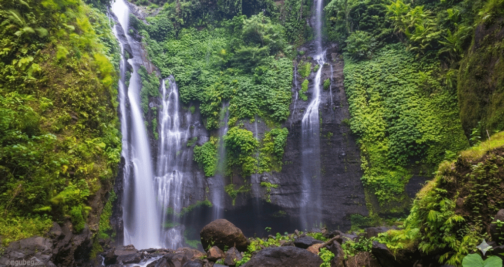 hanging restaurant sekumpul waterfall north bali