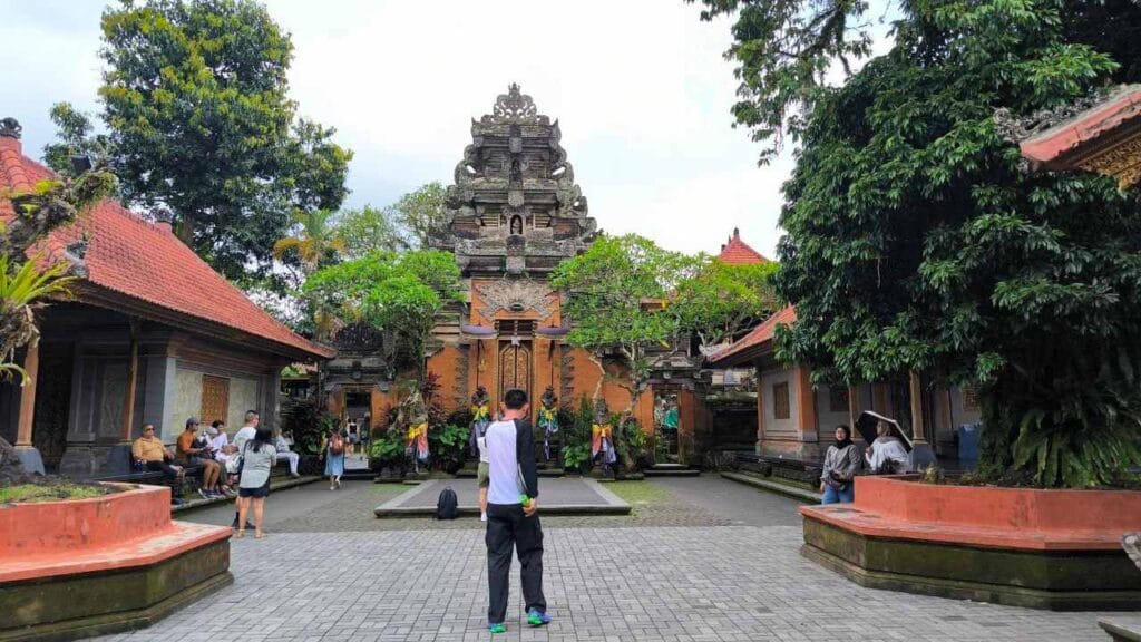 bali tour ide at ubud palace