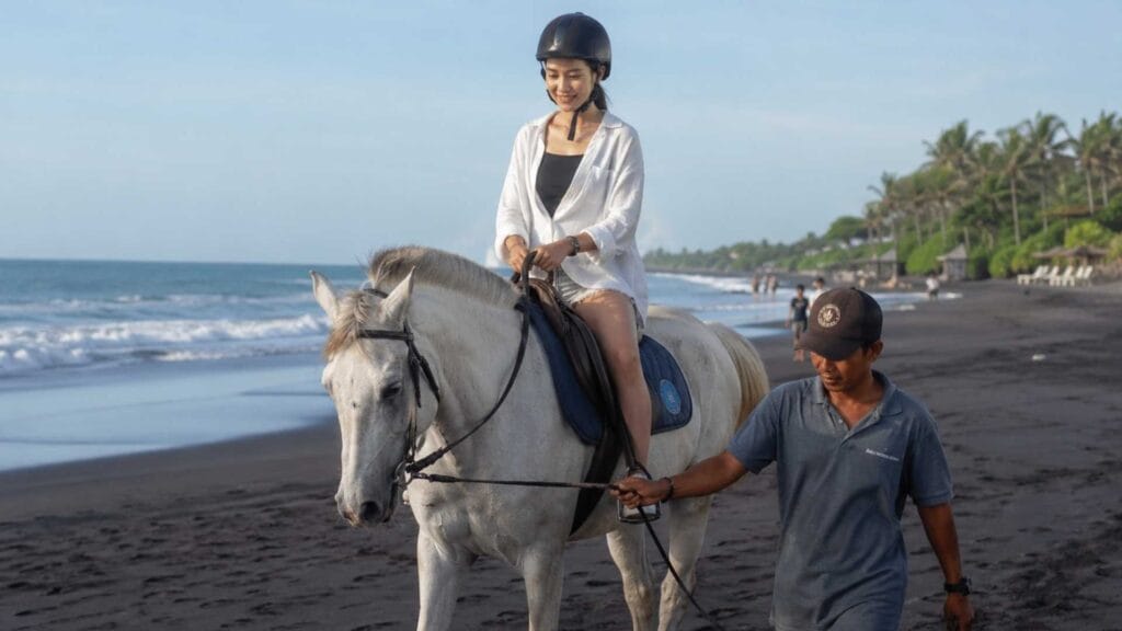 beginner bali horse riding on beach canggu