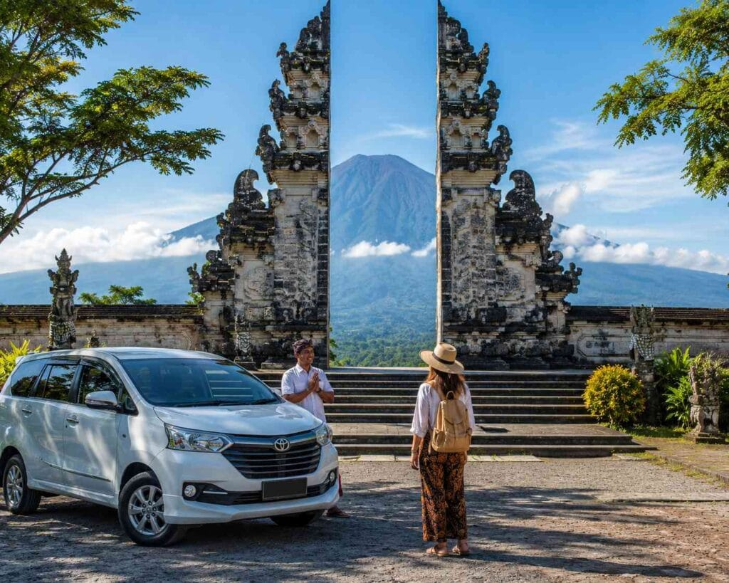 Bali Solo Travel Guide visiting Uluwatu Temple with a private driver